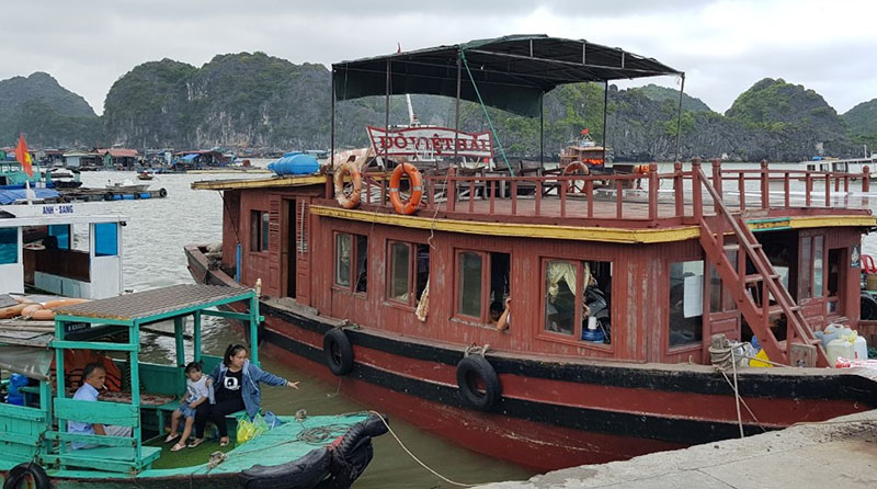Boat to Viet Hai village