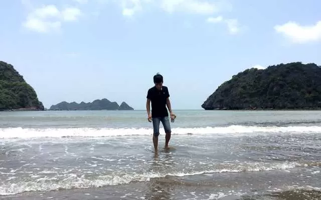 Bãi tắm Tùng Thu - bãi biển Cát Bà