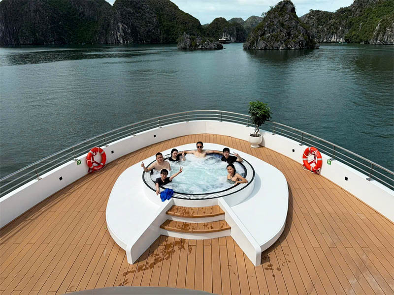 Check-in du thuyền Serenity Grandeur
