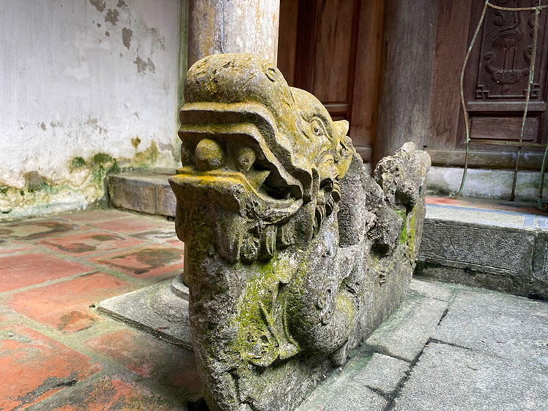 Tượng rồng cổ ở đền Trúc