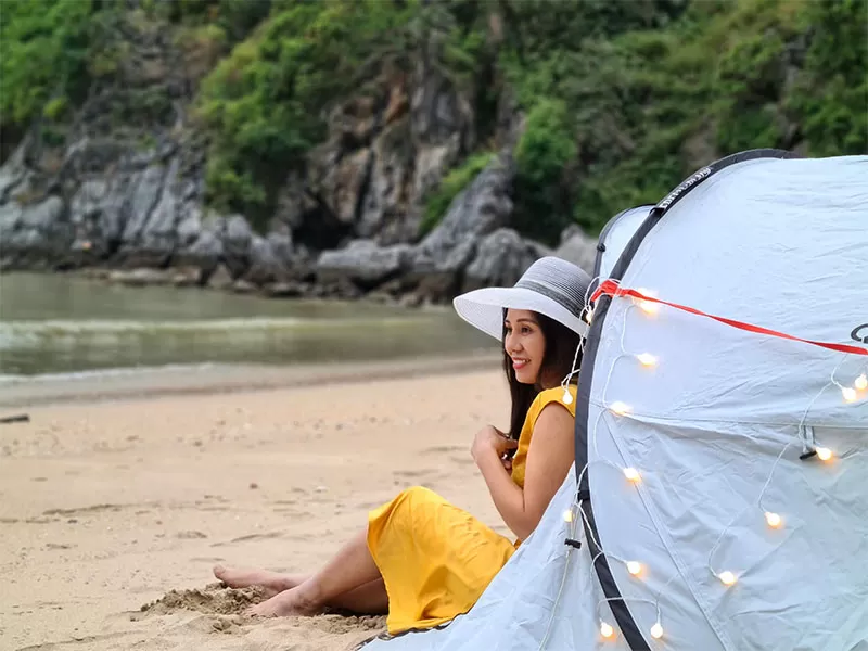 Cắm trại tại bãi biển Cát Bà Cắm trại tại bãi biển Cát Bà