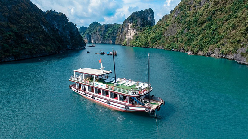 Lan Ha bay Cruises
