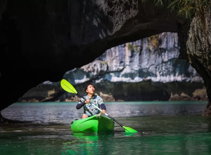 kayaking in Lan Ha Bay kayaking in Lan Ha Bay