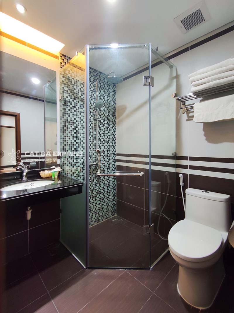 Nhà vệ sinh khách sạn Giếng Ngọc Cát Bà