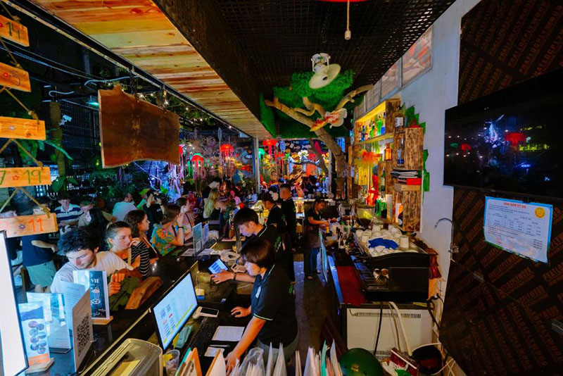 Quầy bar & Khu sinh hoạt chung