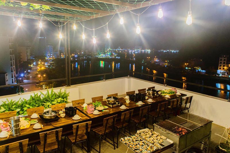 Nhà hàng view thị trấn Nhà hàng view thị trấn