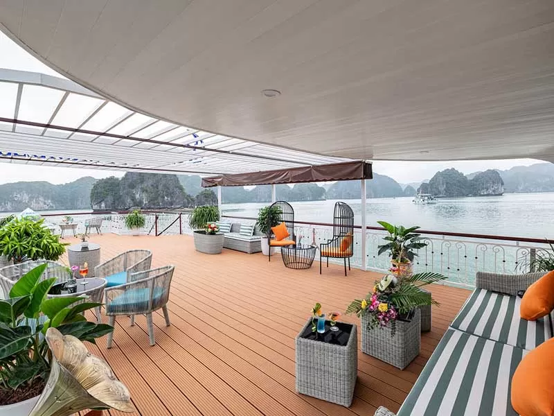 Sundeck du thuyền Serenity Premium Sundeck du thuyền Serenity Premium