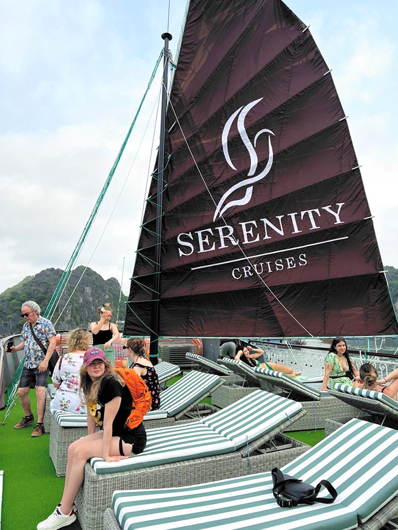 Khách đi du thuyền Serenity Premium