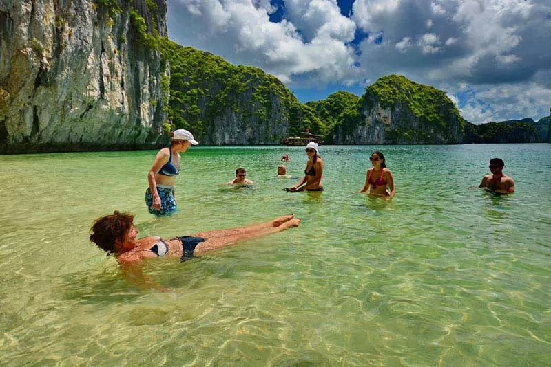 swiming Lan Ha Bay swiming Lan Ha Bay