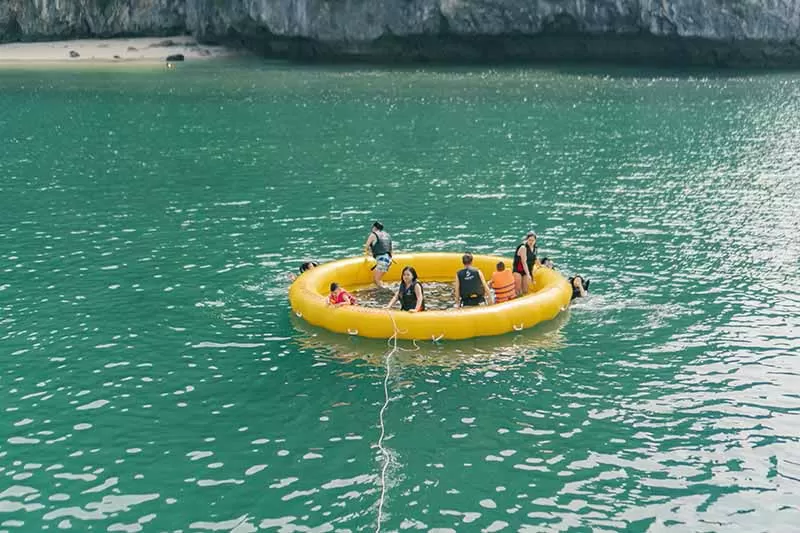 Thư giãn với phao khí Thư giãn với phao khí