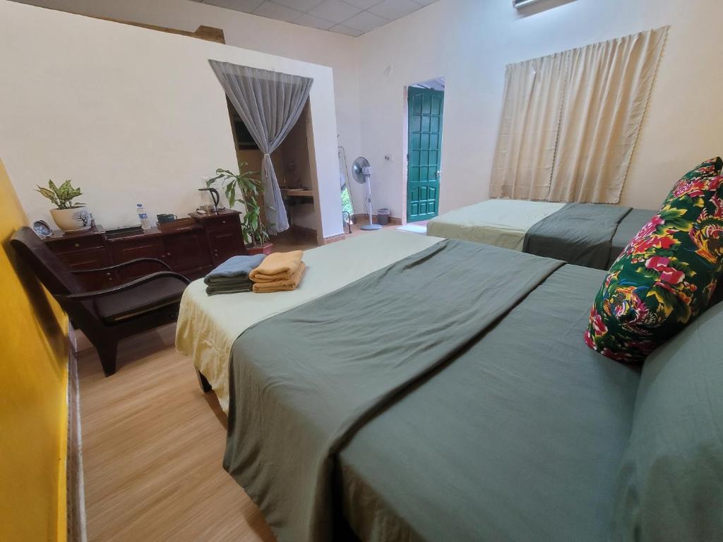 Phong giường đơn của tiny house Cát Bà