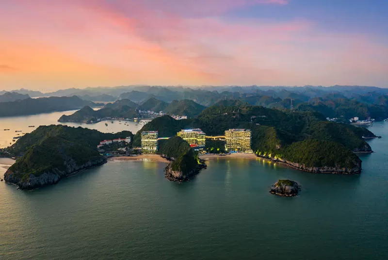 Toàn cảnh đảo Cát Bà