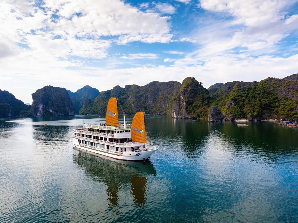 Unicharm Cruises - 5 star cruise line in Lan Ha Bay