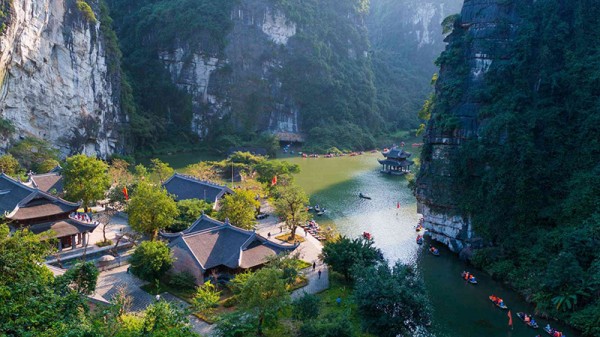 Ninh Binh day tour from Hanoi - Hoa Lu - Trang An - Mua Cave