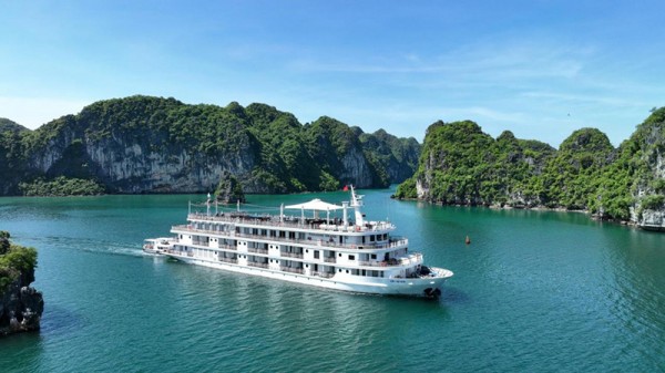 Paradise Grand Cruises - Lan Ha Bay - Halong Bay Cruises