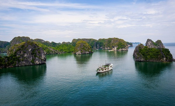 Venezia Cruises - Lan Ha Bay - Halong Bay from Hanoi