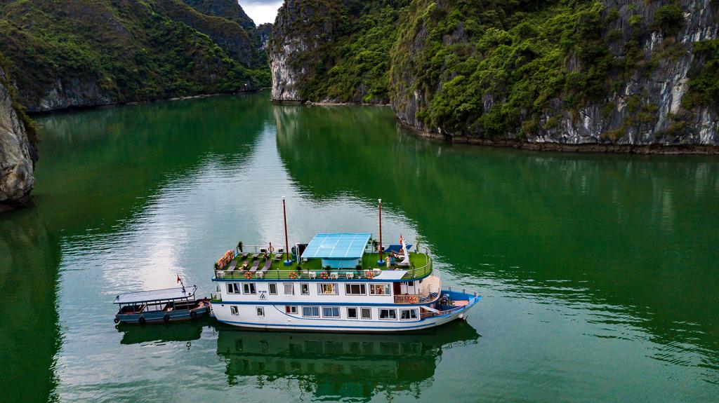 Cat Ba 2 days 1 night by cruise - AZELA CRUISE 1